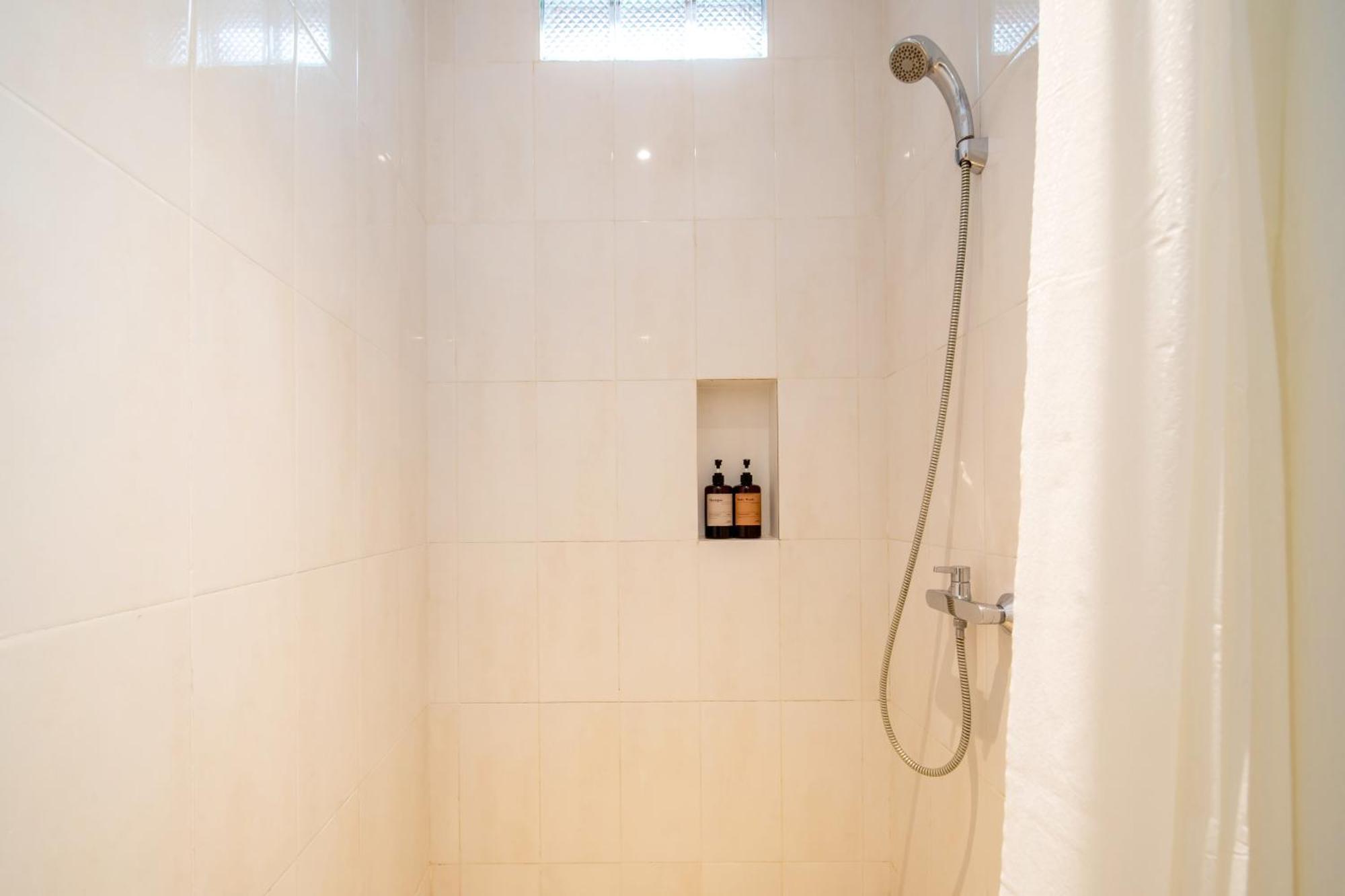 Gelatik Bed And Breakfast Seminyak Quarto foto